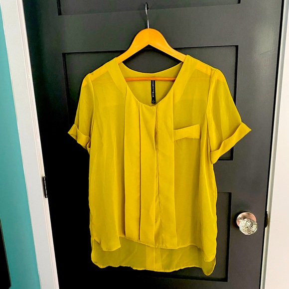 New! W118 by walker baker chartreuse blouse size S - Picture 2 of 8